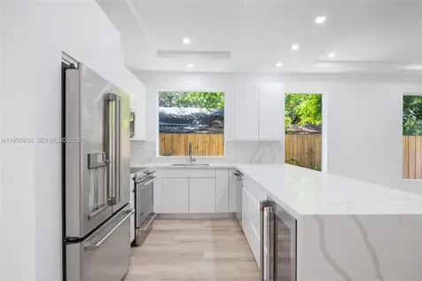 3164 Plaza Street Coconut Grove FL 33133