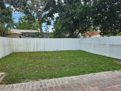 5816 SW 9th Street West Miami FL 33144