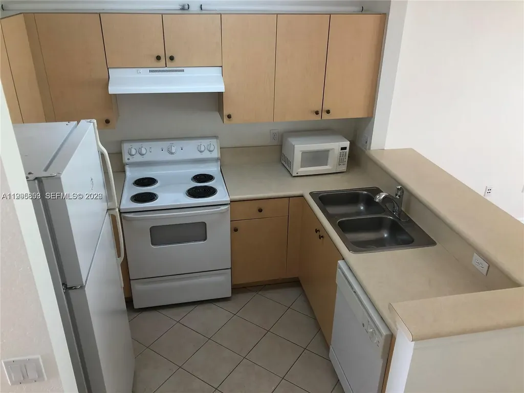 157 Hidden Ct Road Hollywood FL 33023