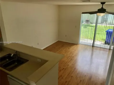 157 Hidden Ct Road Hollywood FL 33023