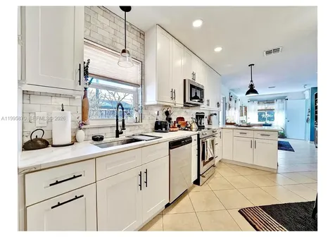 381 NE 42nd Street Oakland Park FL 33334
