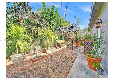 381 NE 42nd Street Oakland Park FL 33334