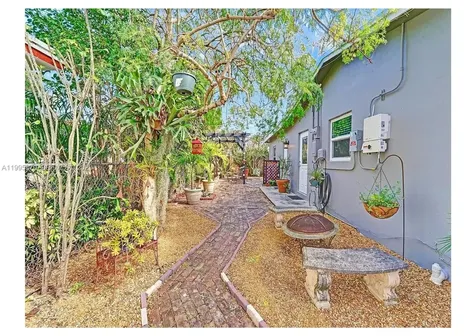 381 NE 42nd Street Oakland Park FL 33334