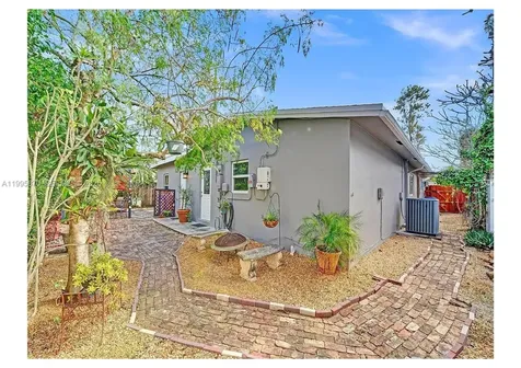 381 NE 42nd Street Oakland Park FL 33334