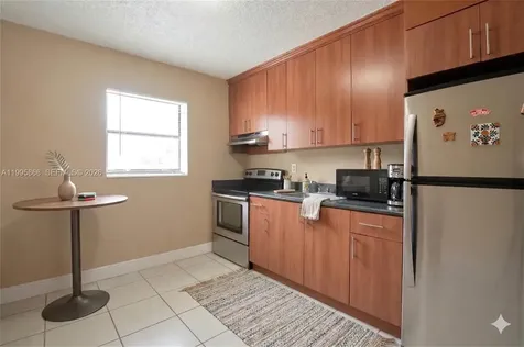 4061 N Dixie Highway Oakland Park FL 33334