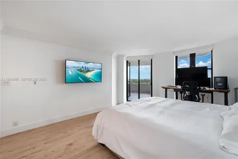 2000 Towerside Terrace Miami FL 33138