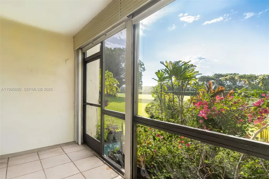 9820 S Hollybrook Lake Drive Pembroke Pines FL 33025