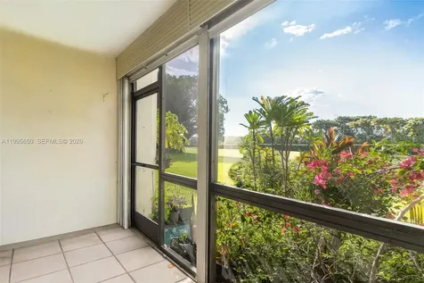 9820 S Hollybrook Lake Drive Pembroke Pines FL 33025