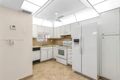 9820 S Hollybrook Lake Drive Pembroke Pines FL 33025