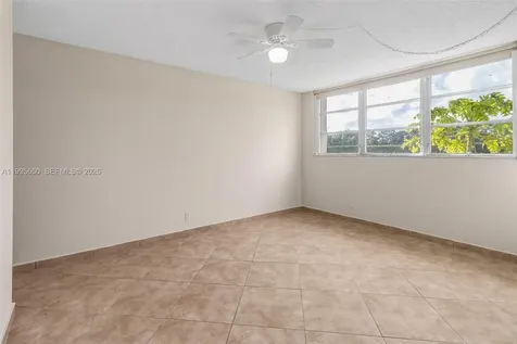 9820 S Hollybrook Lake Drive Pembroke Pines FL 33025