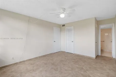9820 S Hollybrook Lake Drive Pembroke Pines FL 33025