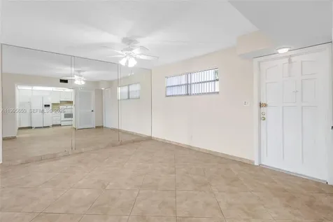 9820 S Hollybrook Lake Drive Pembroke Pines FL 33025