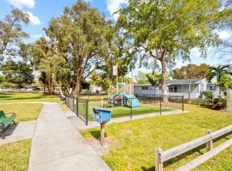 816 N Golf Drive Hollywood FL 33021