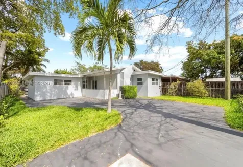 816 N Golf Drive Hollywood FL 33021