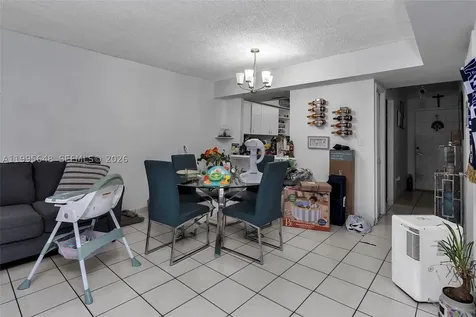 805 W 79th Place Hialeah FL 33014