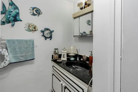 805 W 79th Place Hialeah FL 33014