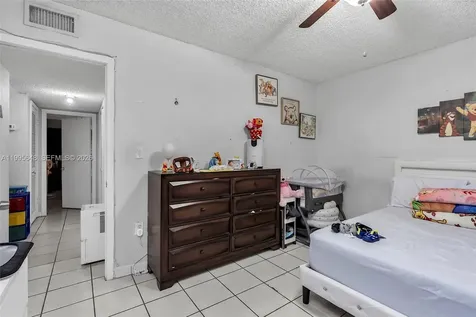 805 W 79th Place Hialeah FL 33014