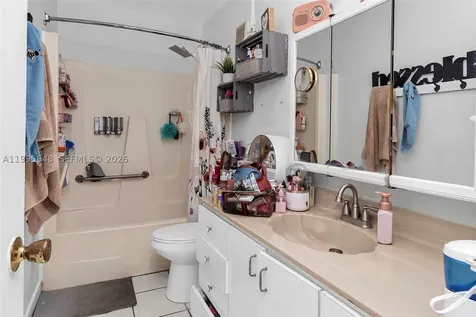 805 W 79th Place Hialeah FL 33014