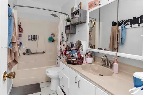 805 W 79th Place Hialeah FL 33014