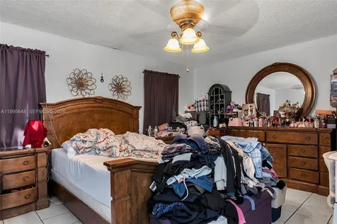 805 W 79th Place Hialeah FL 33014