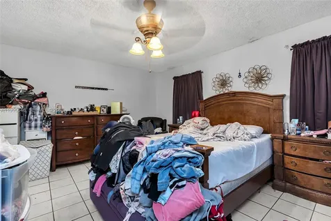 805 W 79th Place Hialeah FL 33014