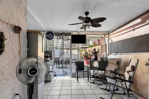 805 W 79th Place Hialeah FL 33014