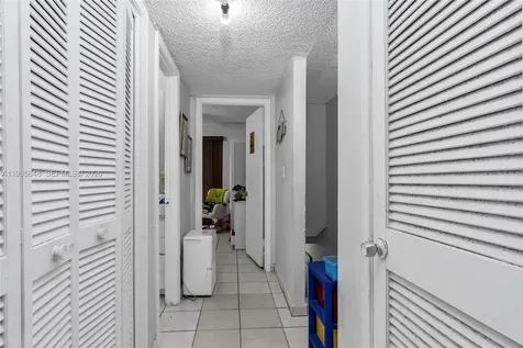 805 W 79th Place Hialeah FL 33014