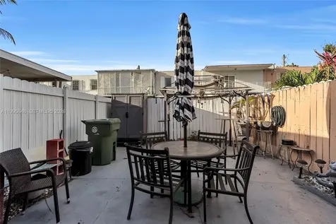 805 W 79th Place Hialeah FL 33014
