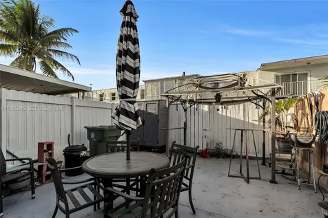 805 W 79th Place Hialeah FL 33014