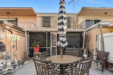 805 W 79th Place Hialeah FL 33014