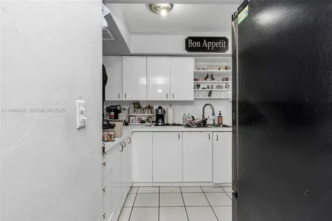 805 W 79th Place Hialeah FL 33014
