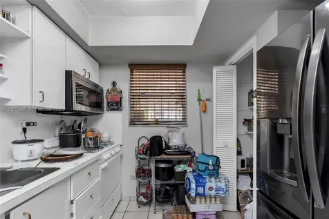 805 W 79th Place Hialeah FL 33014