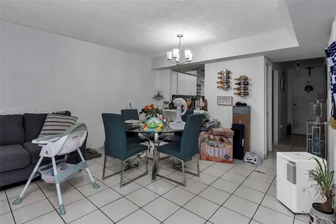 805 W 79th Place Hialeah FL 33014