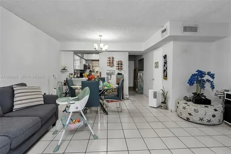 805 W 79th Place Hialeah FL 33014