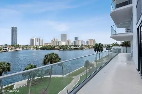19707 Turnberry Way Aventura FL 33180