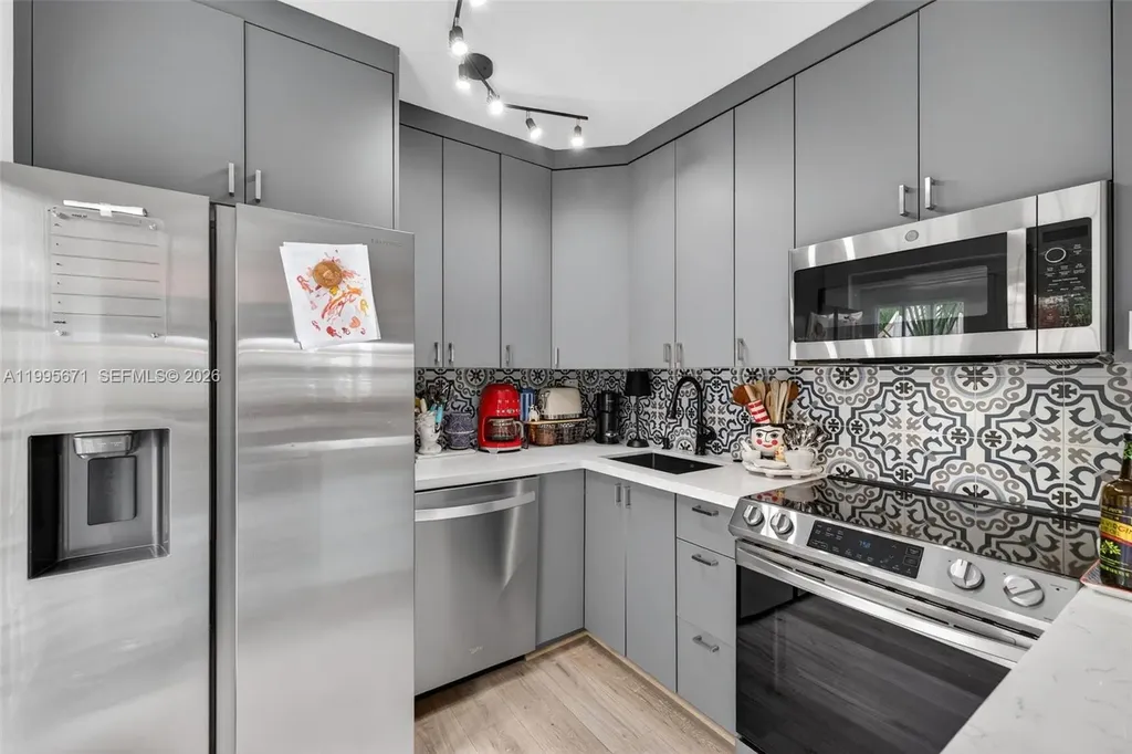 4525 NE 21st Avenue Fort Lauderdale FL 33308