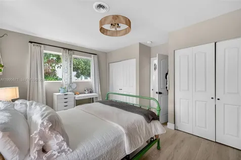 4525 NE 21st Avenue Fort Lauderdale FL 33308