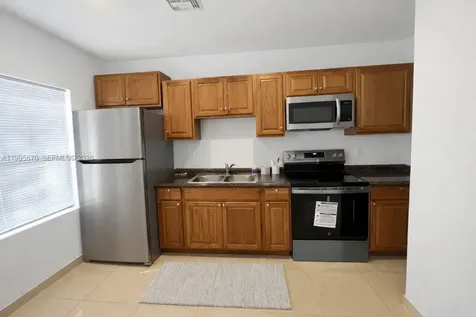 2157 NW 28th Street Miami FL 33142