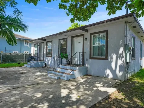 2157 NW 28th Street Miami FL 33142
