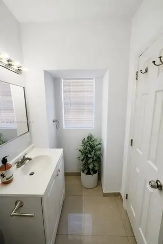 2157 NW 28th Street Miami FL 33142