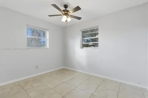 533 NW 15th Way Fort Lauderdale FL 33311