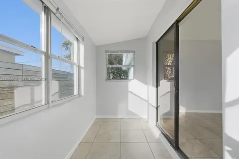533 NW 15th Way Fort Lauderdale FL 33311
