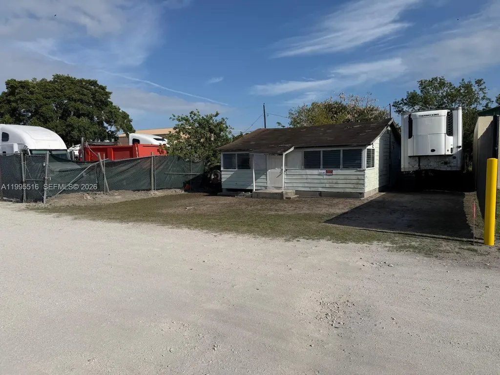835 E Alverdez Avenue Clewiston FL 33440