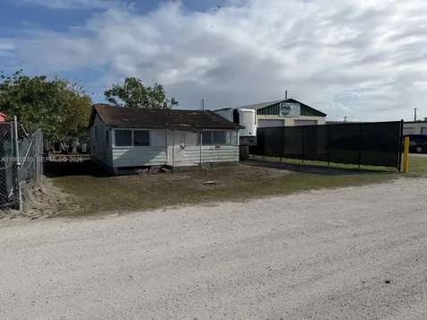 835 E Alverdez Avenue Clewiston FL 33440