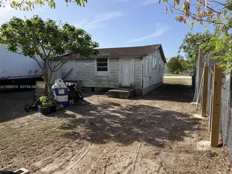 835 E Alverdez Avenue Clewiston FL 33440