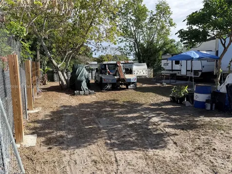 835 E Alverdez Avenue Clewiston FL 33440