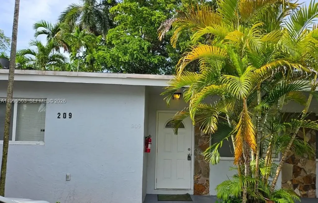 209 SW 9th Street Hallandale Beach FL 33009