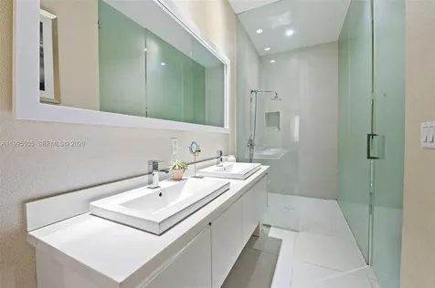 10305 NW 63rd Terrace Doral FL 33178