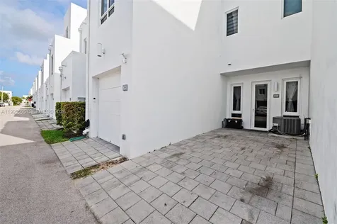 10305 NW 63rd Terrace Doral FL 33178