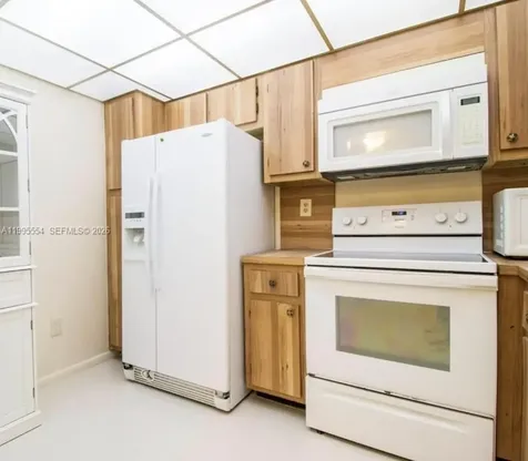 20850 San Simeon Way Miami FL 33179